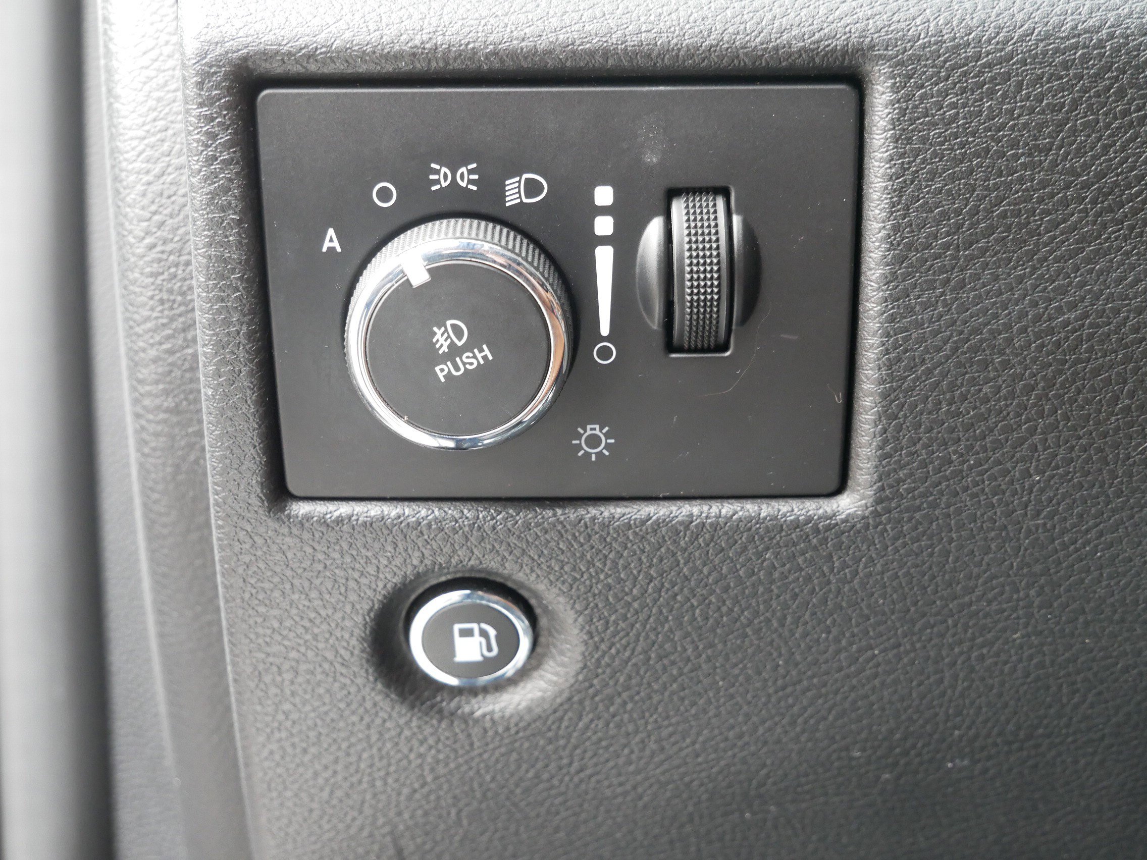 Used 2020 Jeep Grand Cherokee Overland image 8