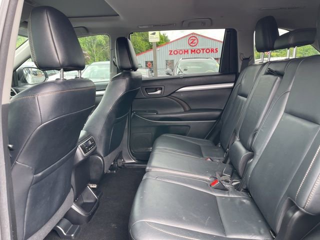 Used 2017 Toyota Highlander XLE FWD image 11