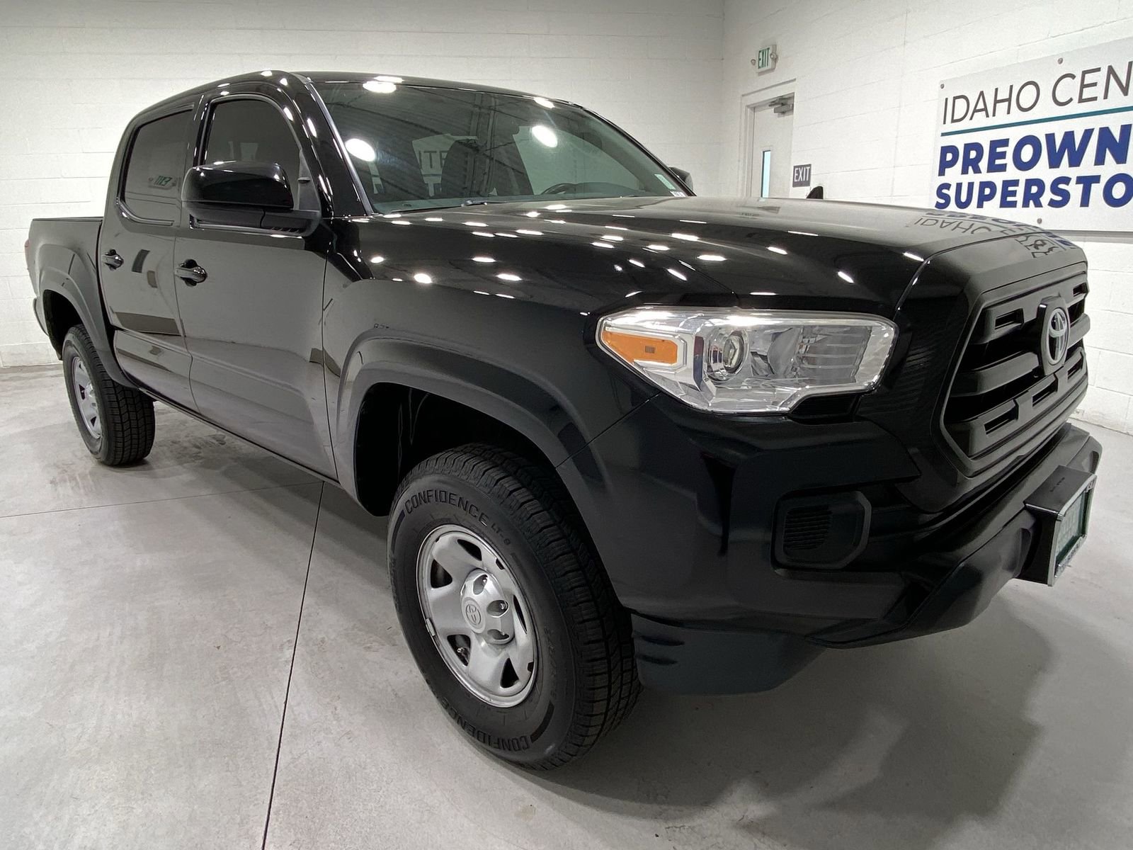 Used 2016 Toyota Tacoma SR w/ Towing Package image 2