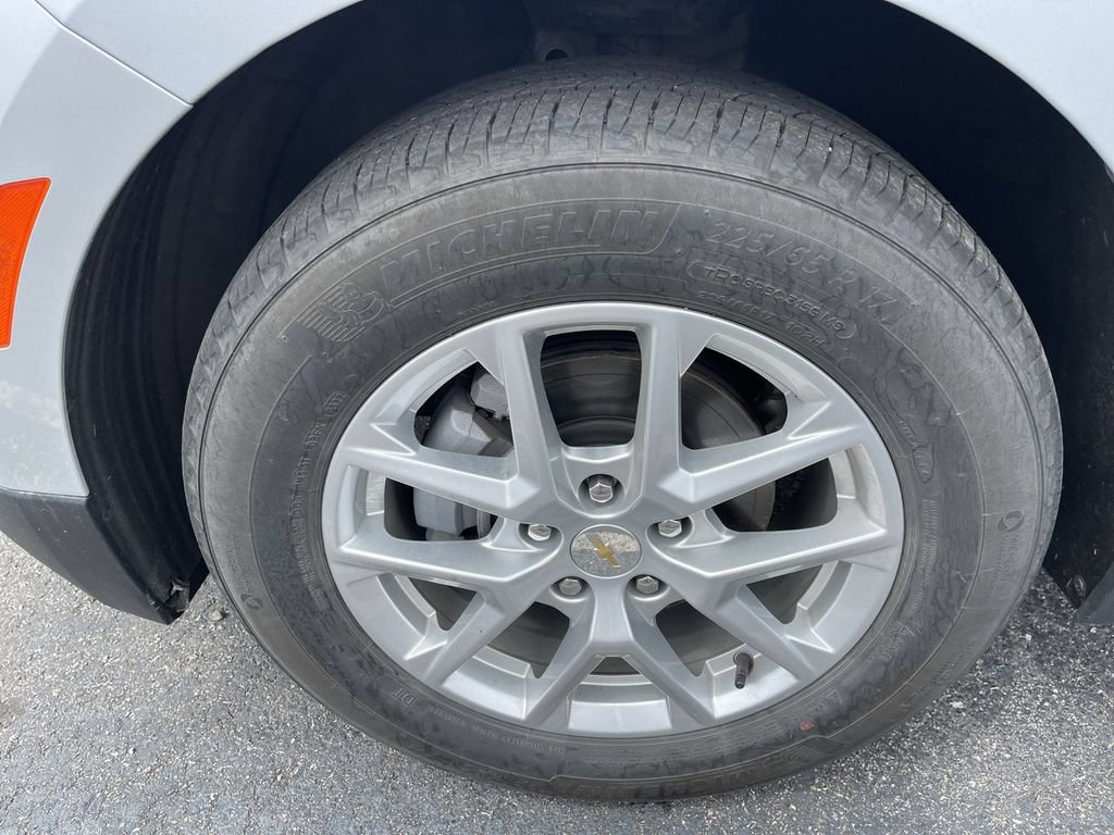 Used 2022 Chevrolet Equinox LT FWD image 2