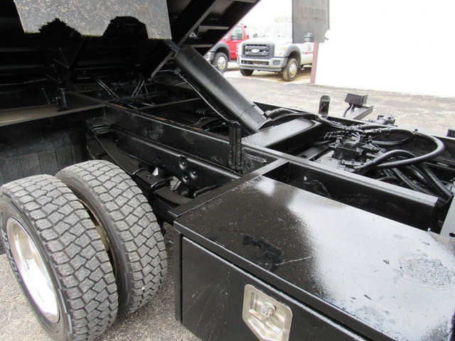 Used 2015 Ford F550 2WD Regular Cab Super Duty image 37