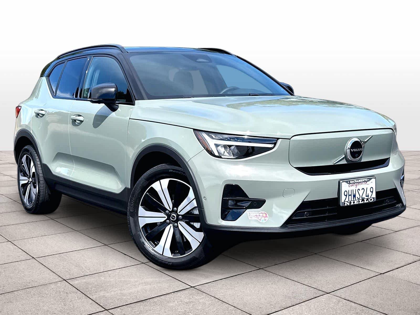 Used 2023 Volvo XC40 Recharge Plus w/ Protection Package Premier AWD/4WD image 2