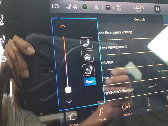 Used 2024 Jeep Wagoneer Series III AWD/4WD image 11