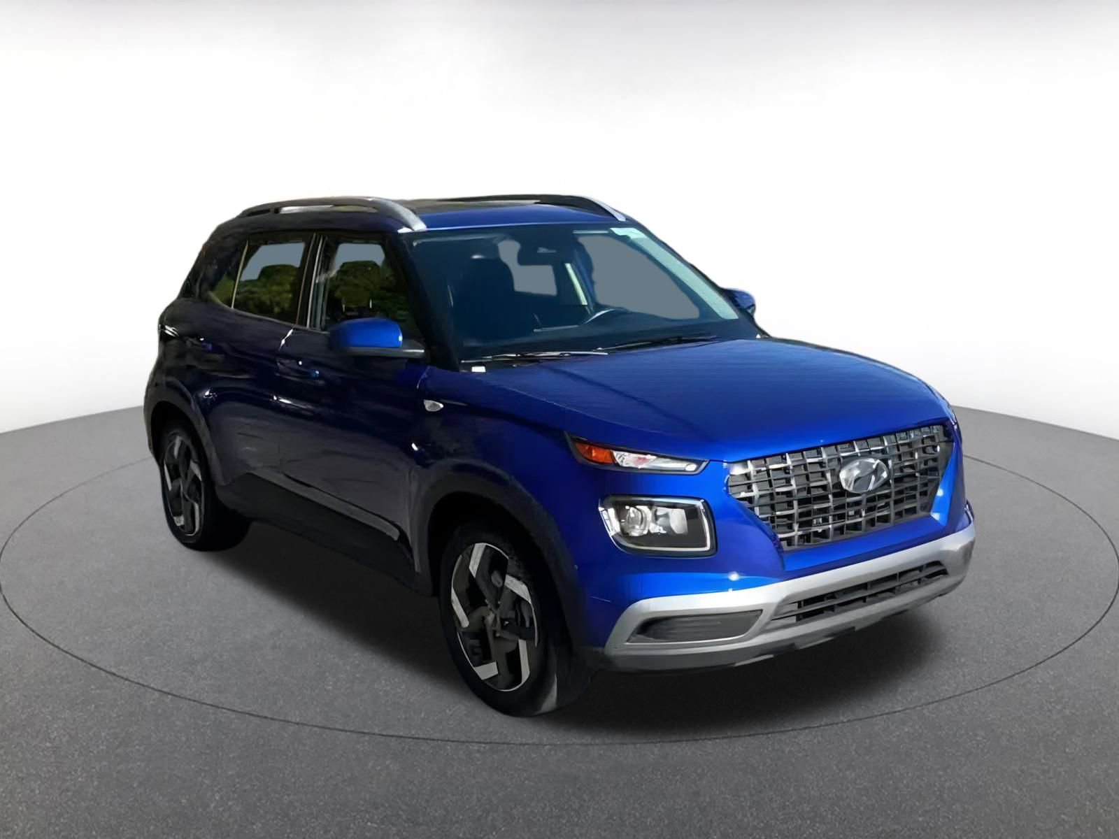 Used 2025 Hyundai Venue SEL image 3