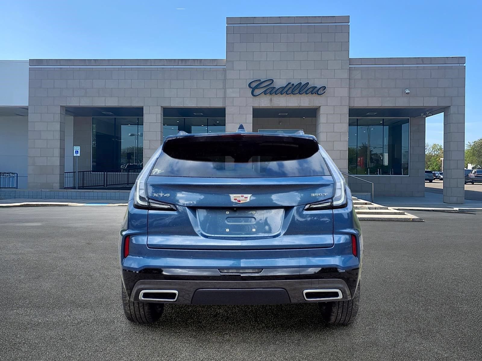 Used 2024 Cadillac XT4 Sport w/ LPO, Floor Liner Package FWD image 6