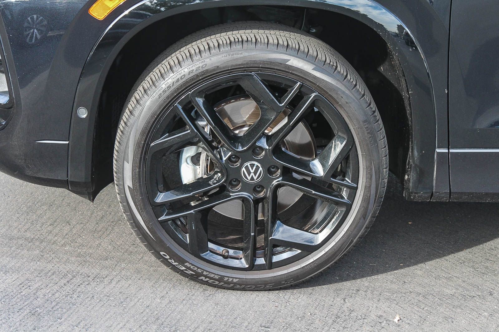 Used 2025 Volkswagen Tiguan SE R-Line AWD/4WD image 12