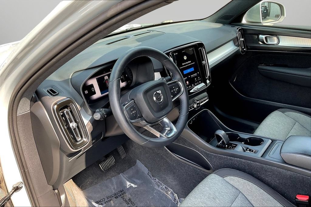 Used 2024 Volvo XC40 B5 Core AWD/4WD image 17