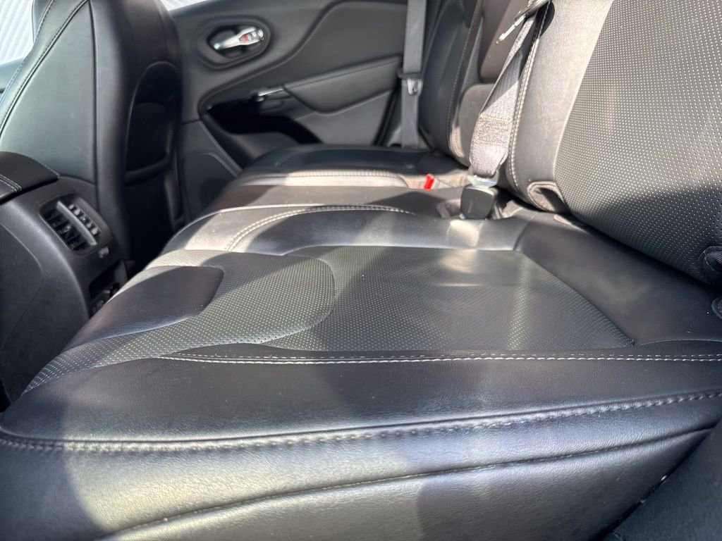 Used 2023 Jeep Cherokee Altitude Lux image 48