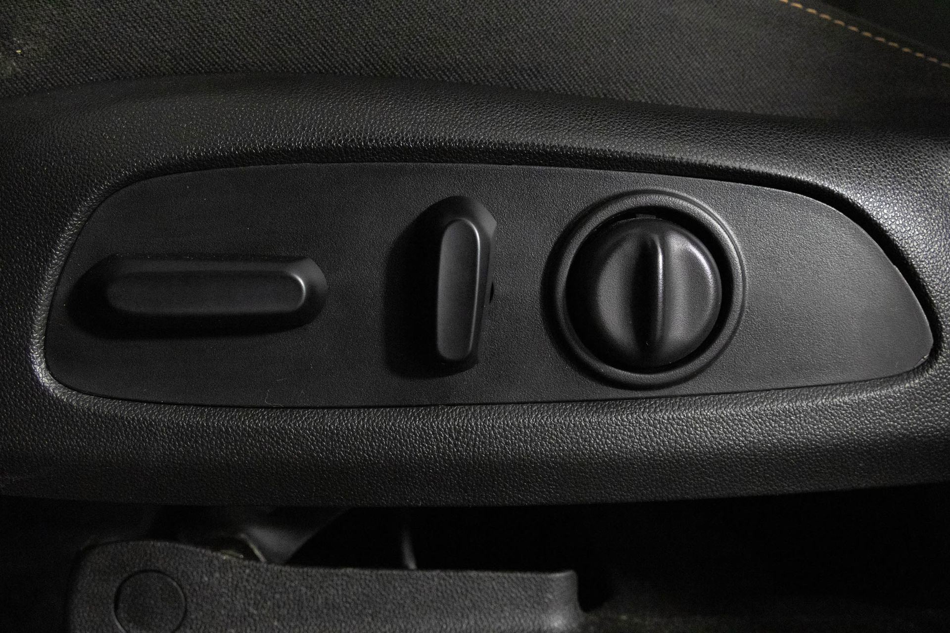 Used 2021 Chevrolet Traverse LT image 16