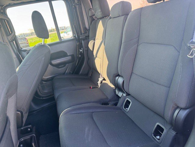 Used 2022 Jeep Gladiator Willys AWD/4WD image 27
