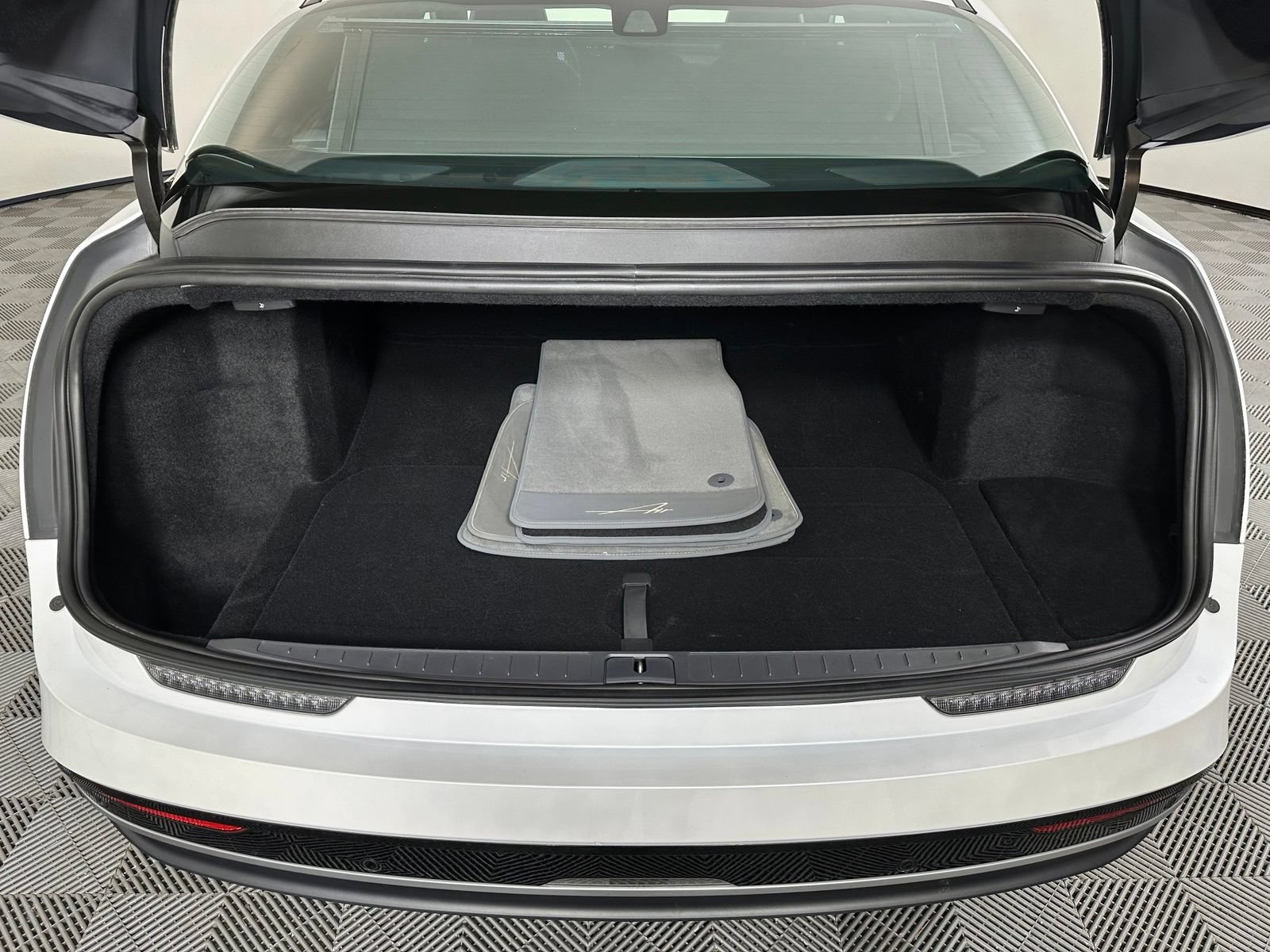 Used 2025 Lucid Air Touring AWD/4WD image 29