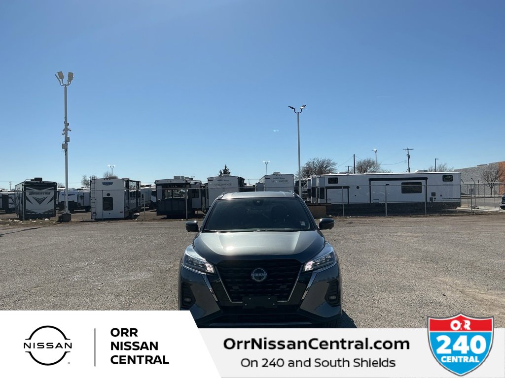 Used 2023 Nissan Kicks SR image 2