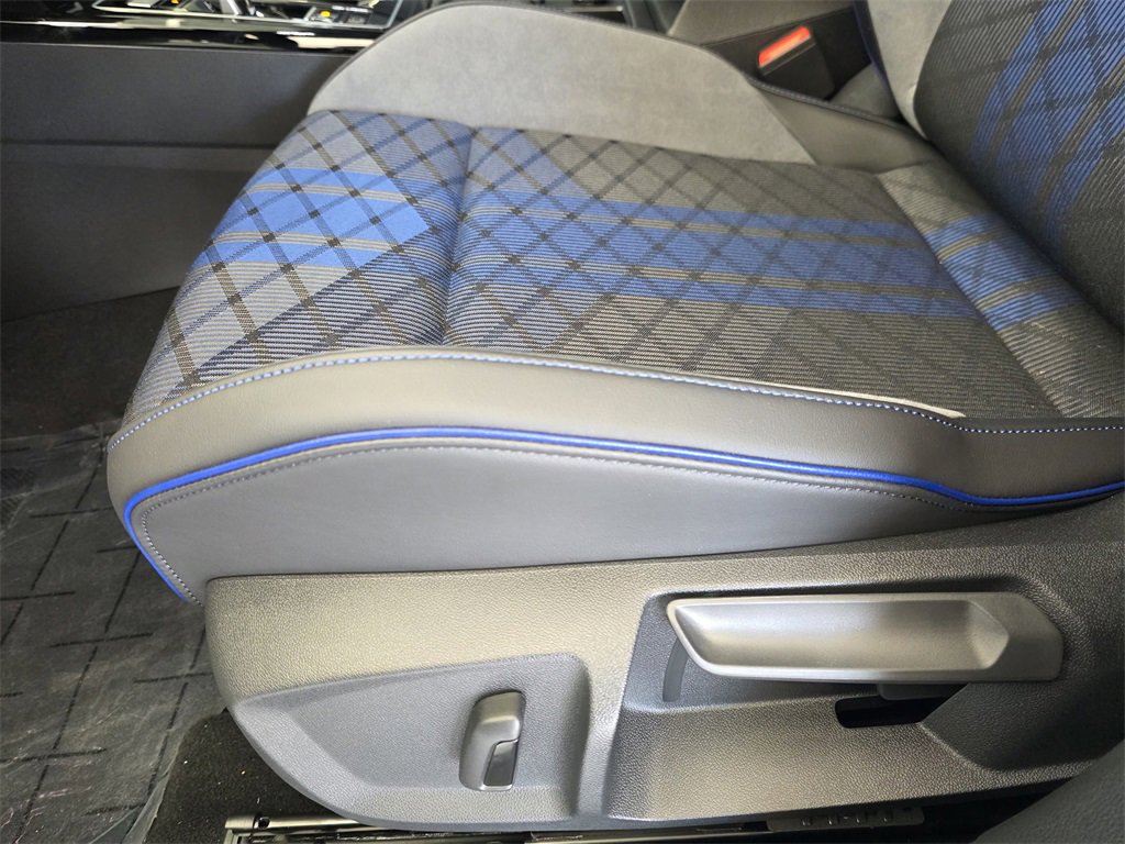 New 2025 Volkswagen Golf w/ Euro Style Package image 18