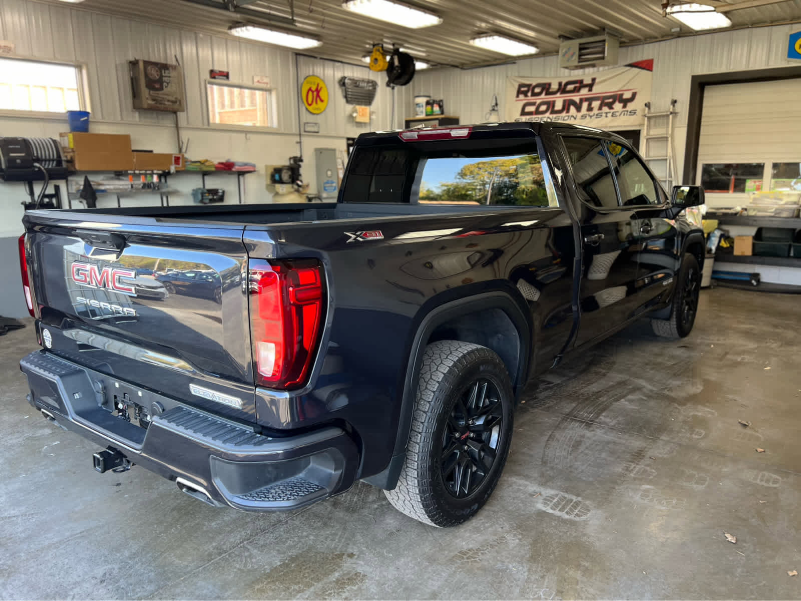 Used 2023 GMC Sierra 1500 Elevation image 10