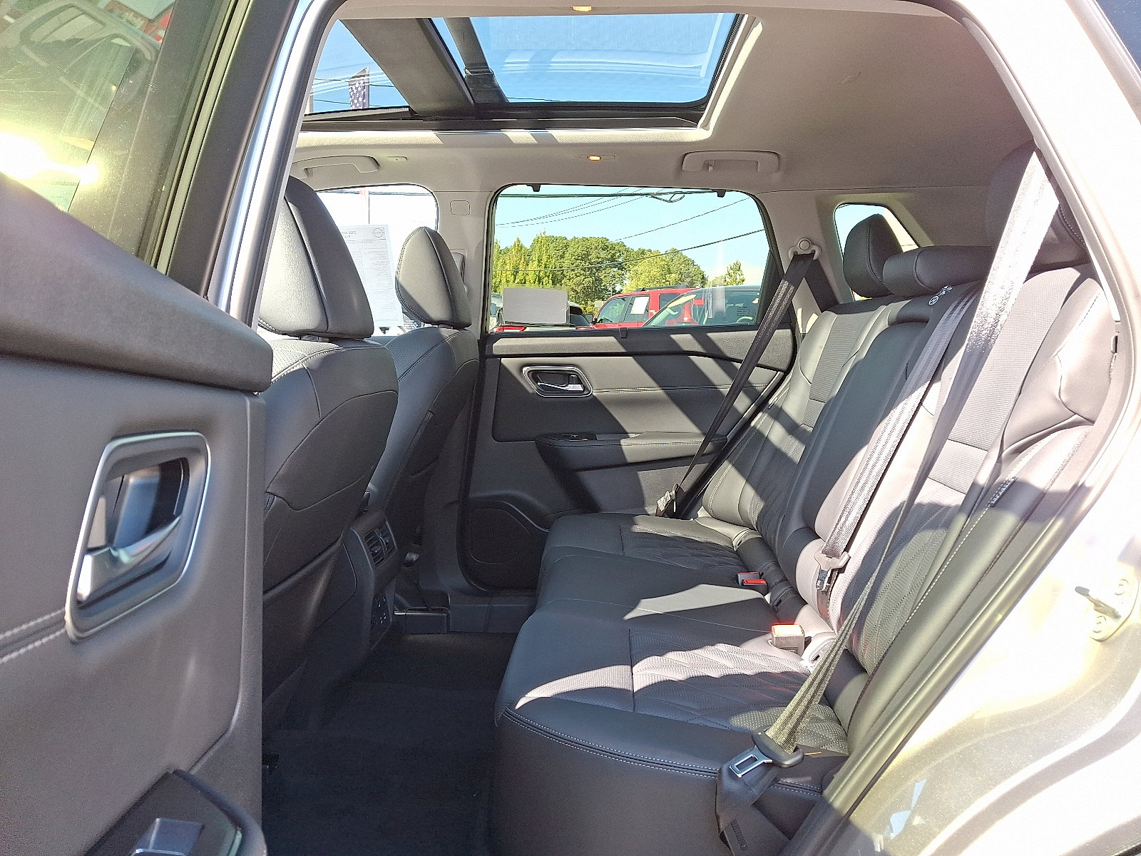 New 2026 Nissan Rogue Platinum w/ Platinum Premium Package image 3