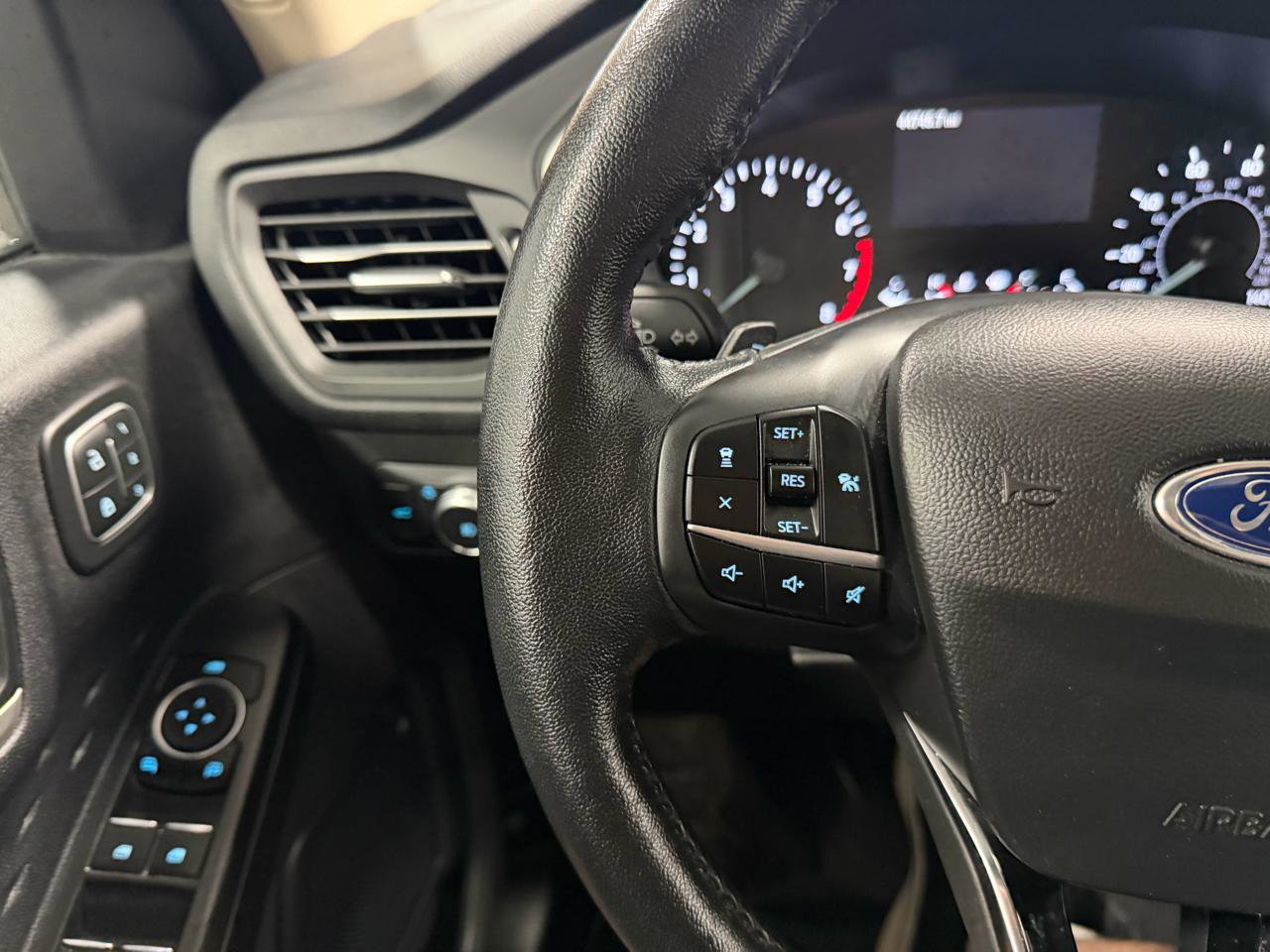 Used 2020 Ford Escape SEL image 39