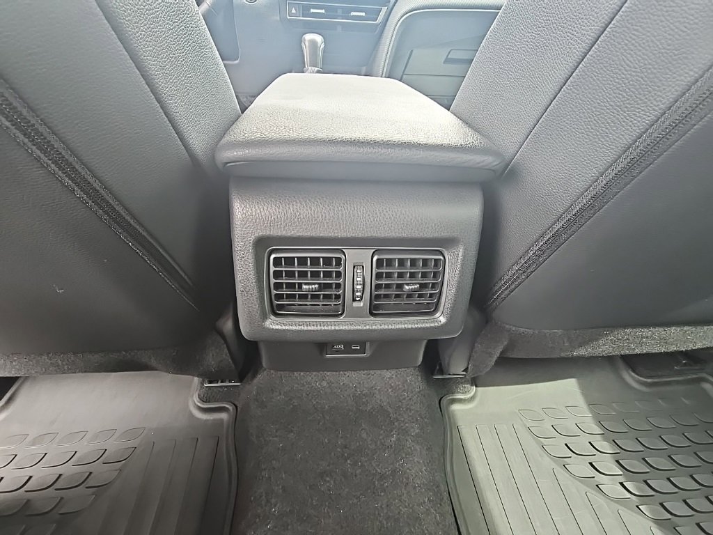 Used 2025 Toyota Camry SE image 13