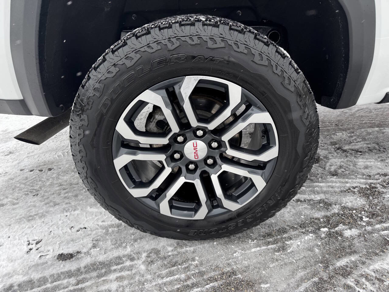 Used 2024 GMC Canyon AT4 w/ Technology Package image 6