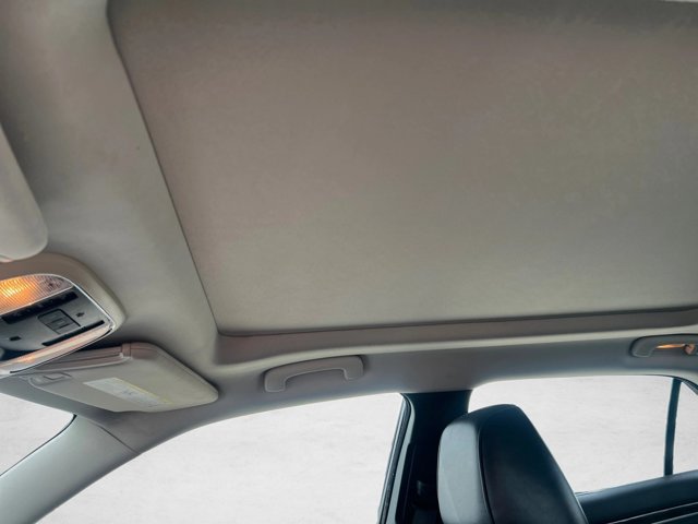 Used 2016 Chrysler 300 C RWD image 16