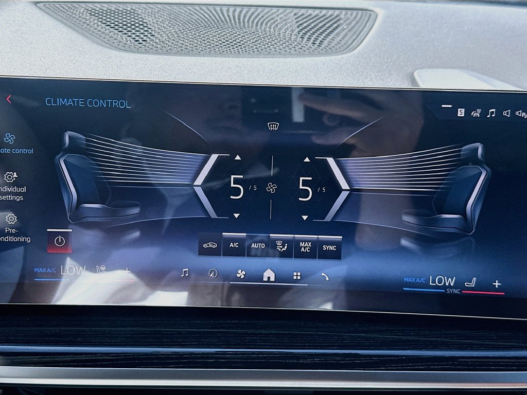 New 2027 BMW X7 M60i AWD/4WD image 16