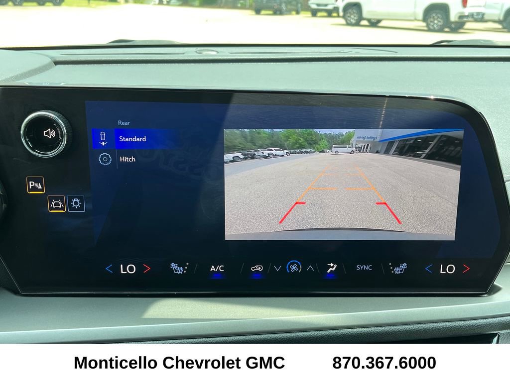 Used 2025 Chevrolet Traverse LT FWD image 18