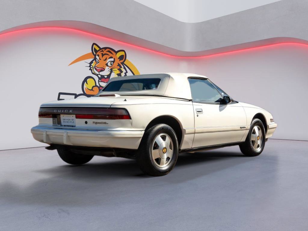 Used 1990 Buick Reatta Convertible image 5