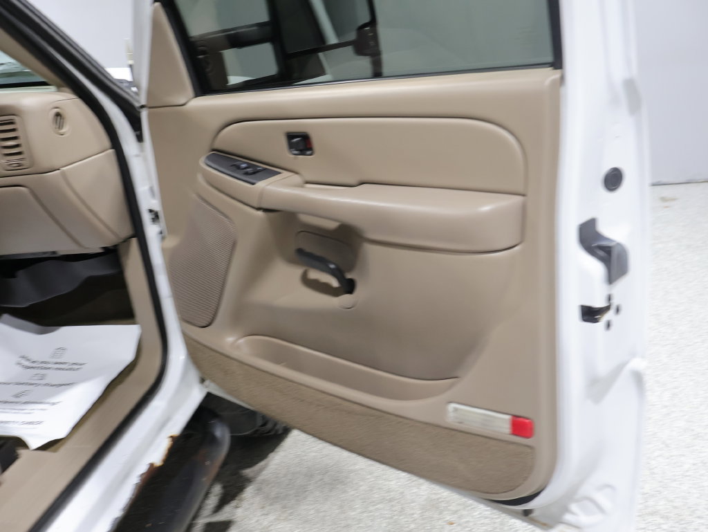 Used 2004 Chevrolet Silverado 1500 LS w/ Light Duty Power Package AWD/4WD image 24
