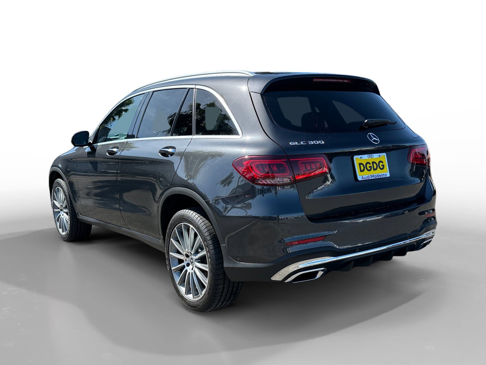 Used 2022 Mercedes-Benz GLC 300 4MATIC image 3