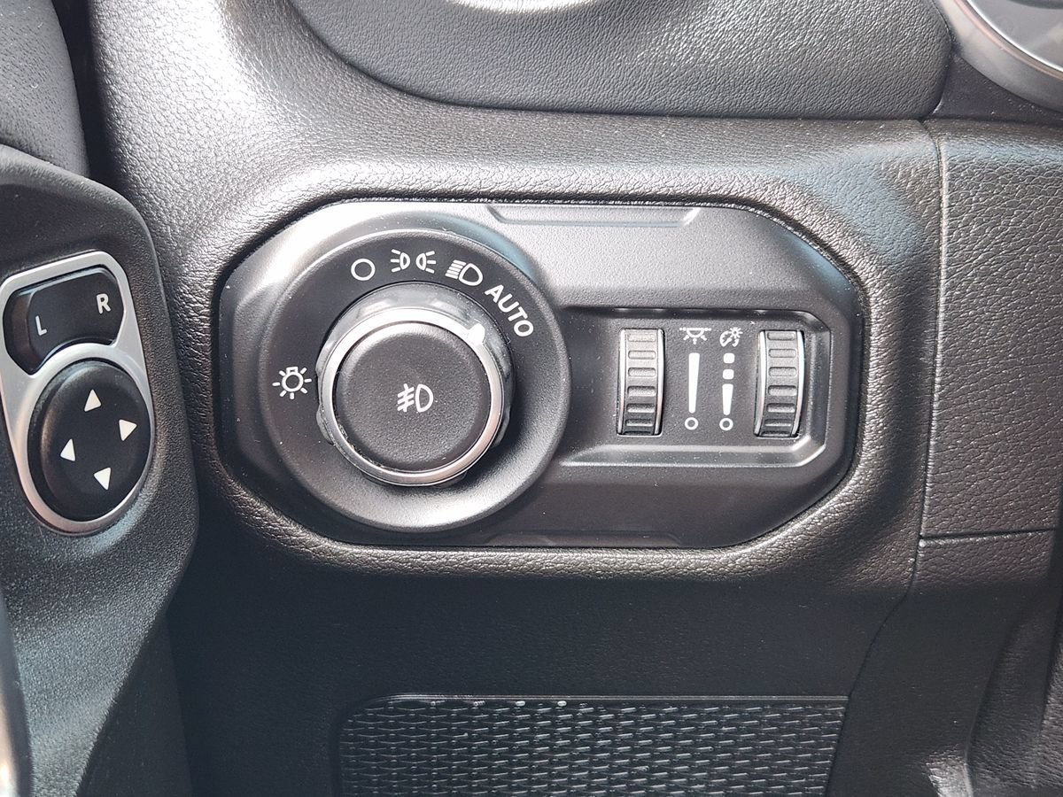 Used 2020 Jeep Wrangler Unlimited Sahara AWD/4WD image 42