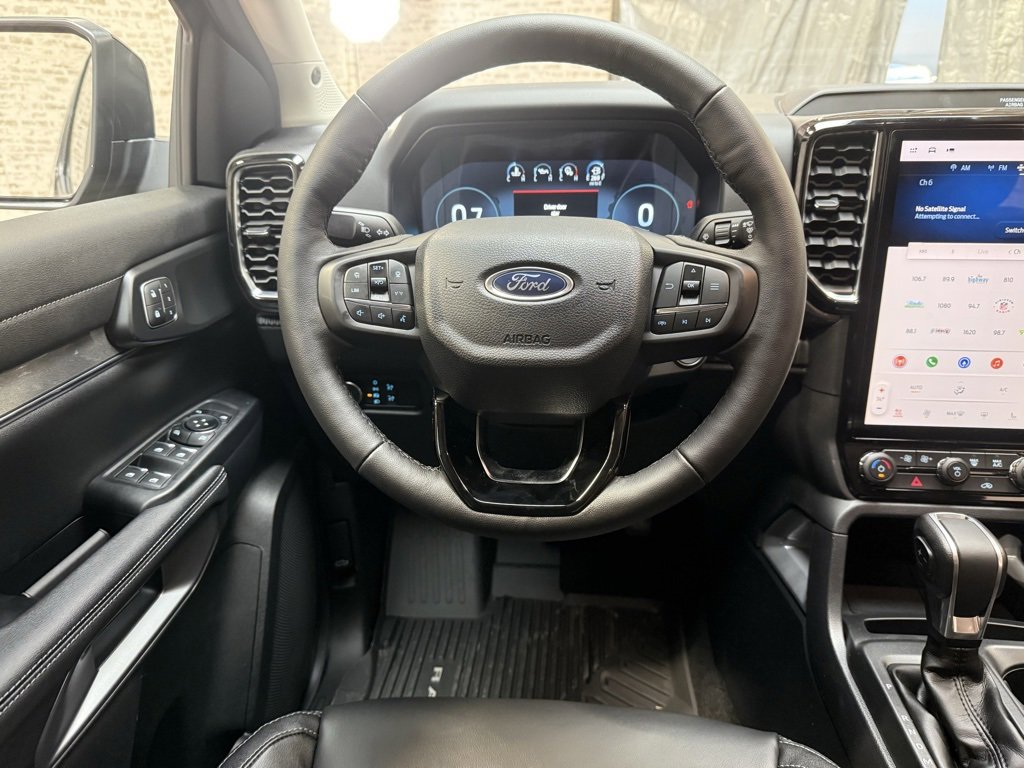 Used 2025 Ford Ranger Lariat w/ Trailer Tow Package image 14