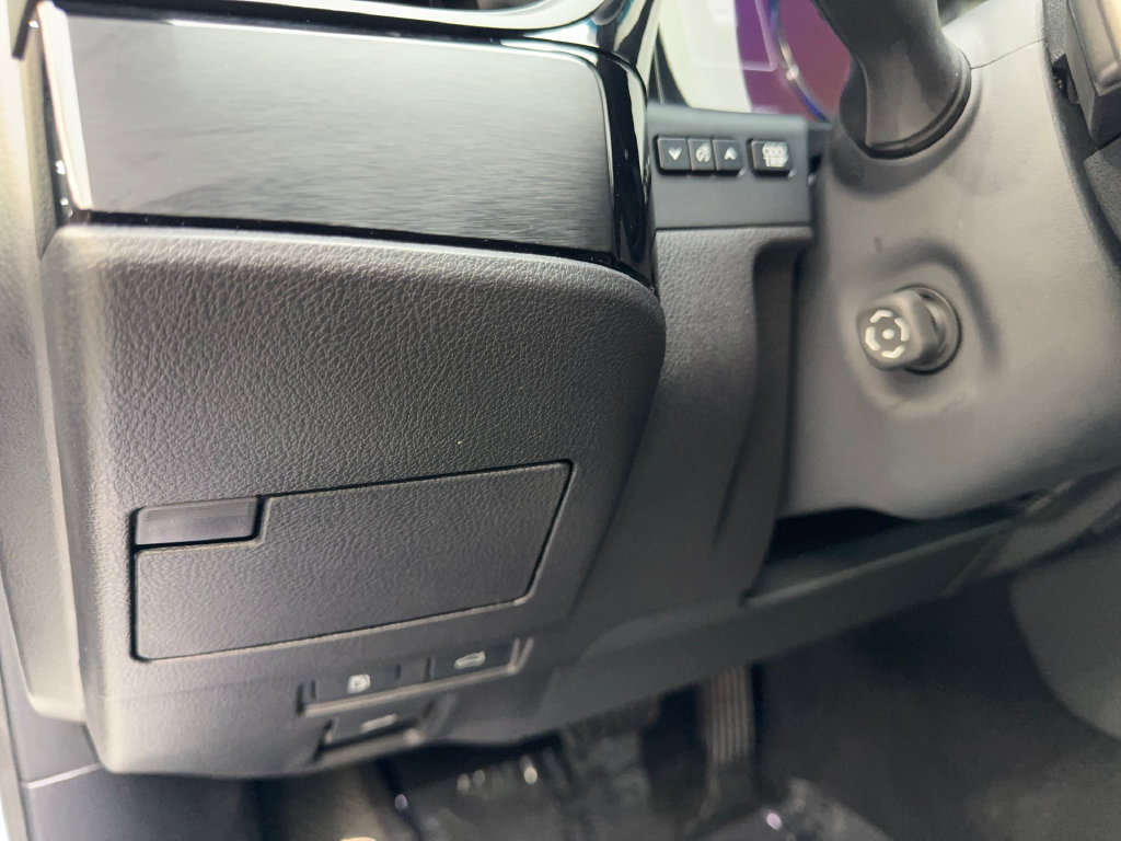 Used 2025 Lexus ES 300h w/ Premium Package FWD image 57