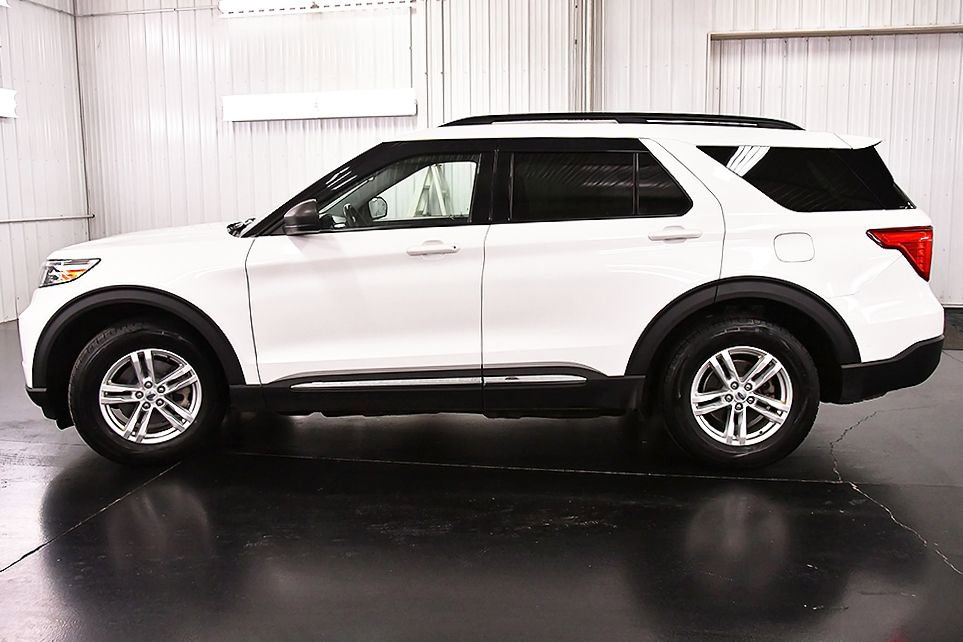 Used 2020 Ford Explorer XLT w/ Equipment Group 202A AWD/4WD image 4