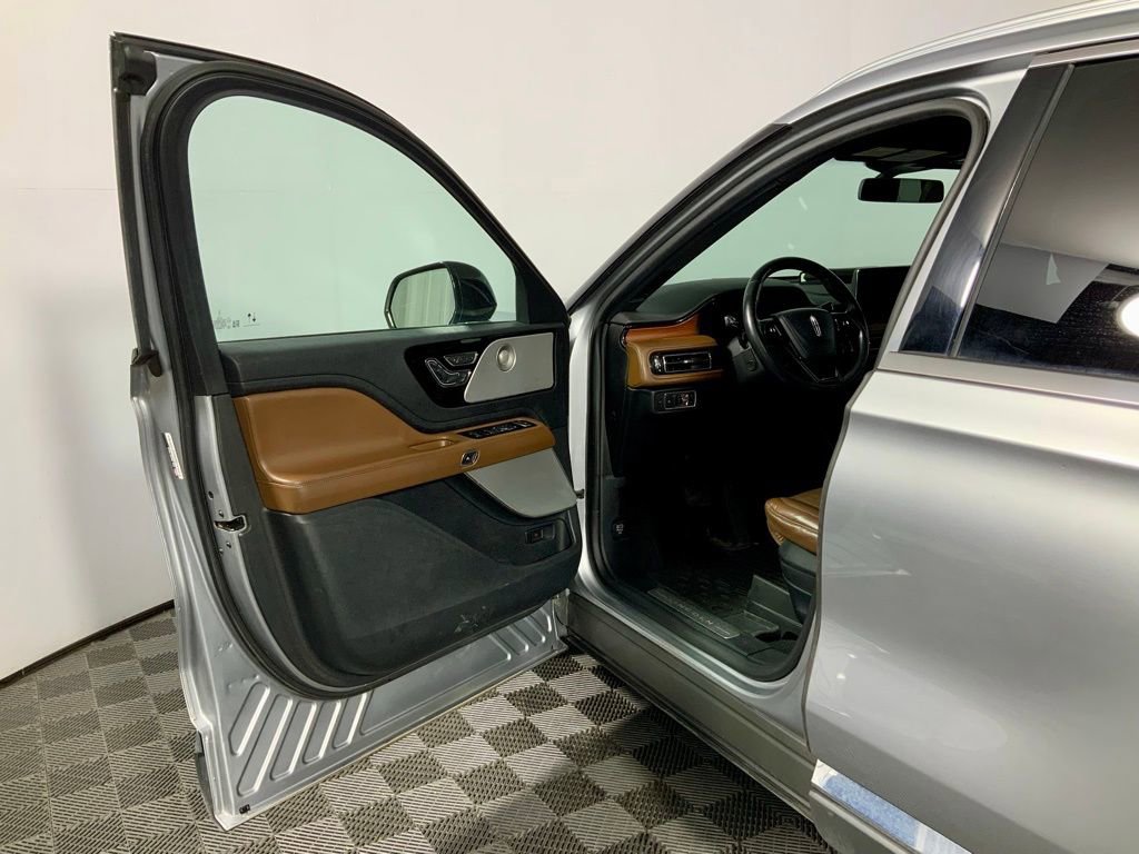 Used 2020 Lincoln Aviator Reserve w/ Equipment Group 202A AWD/4WD image 15
