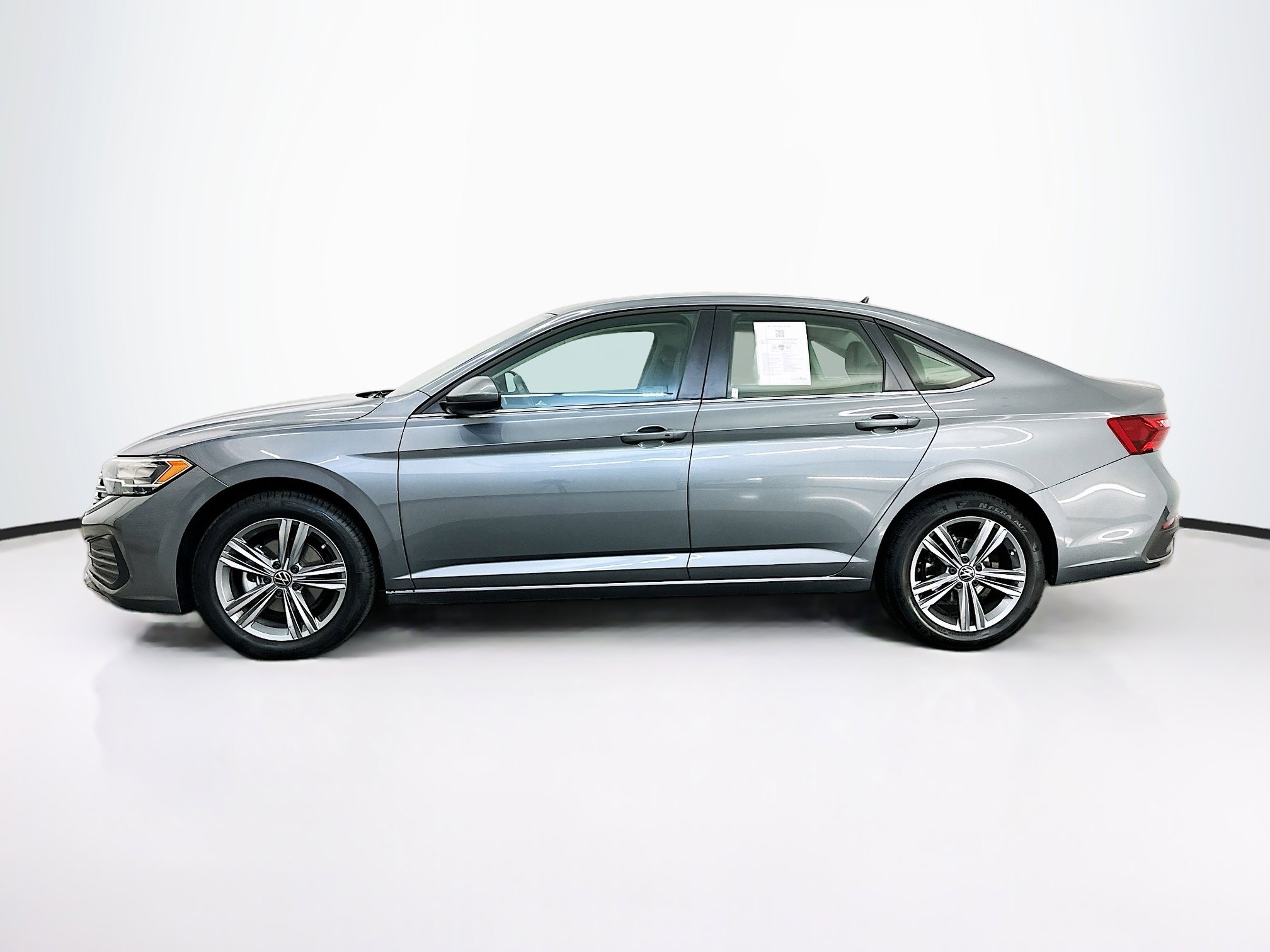 Used 2024 Volkswagen Jetta SE image 4