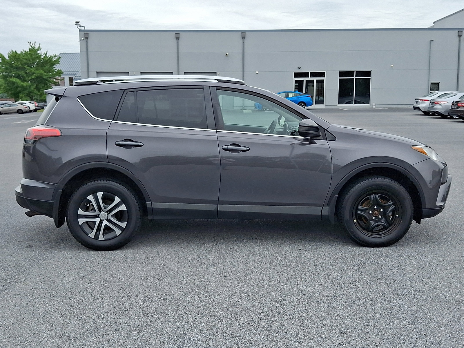 Used 2016 Toyota RAV4 LE AWD/4WD image 8