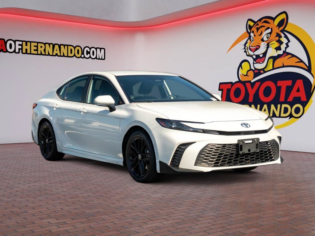 Used 2025 Toyota Camry SE FWD image 3