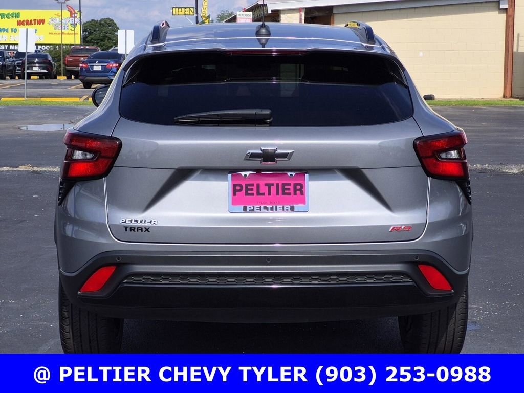 Used 2025 Chevrolet Trax RS w/ Driver Confidence Package FWD image 5