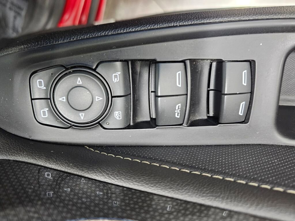 Used 2023 Chevrolet Traverse Premier image 35