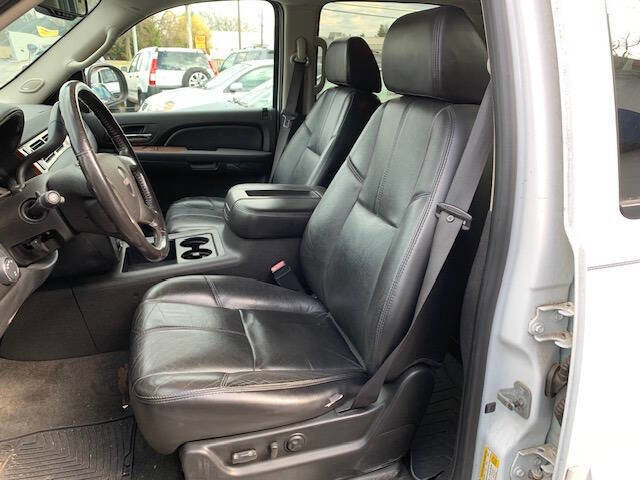 Used 2007 GMC Yukon XL SLT w/ SLT Preferred Equipment Group image 18