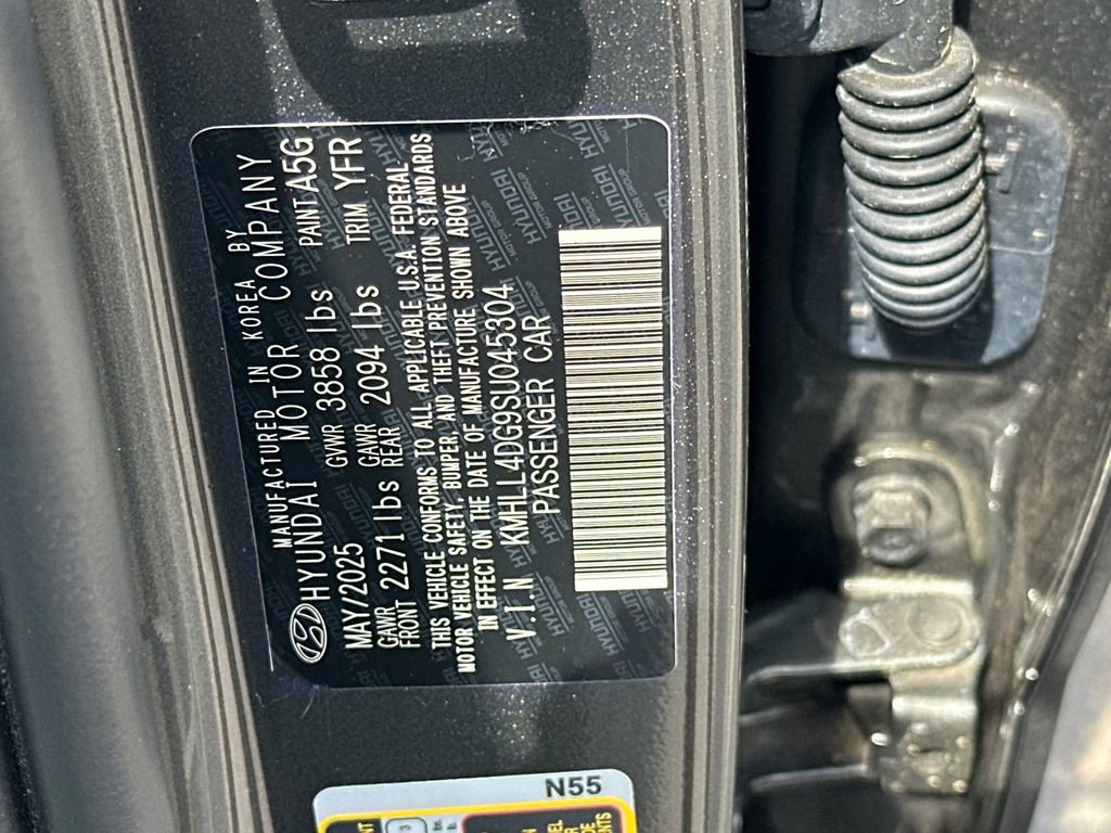 Used 2025 Hyundai Elantra SE FWD image 33