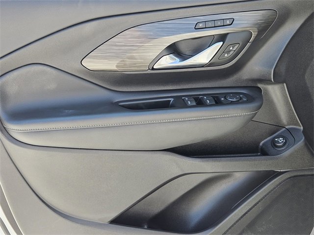 Used 2024 GMC Terrain SLT image 23