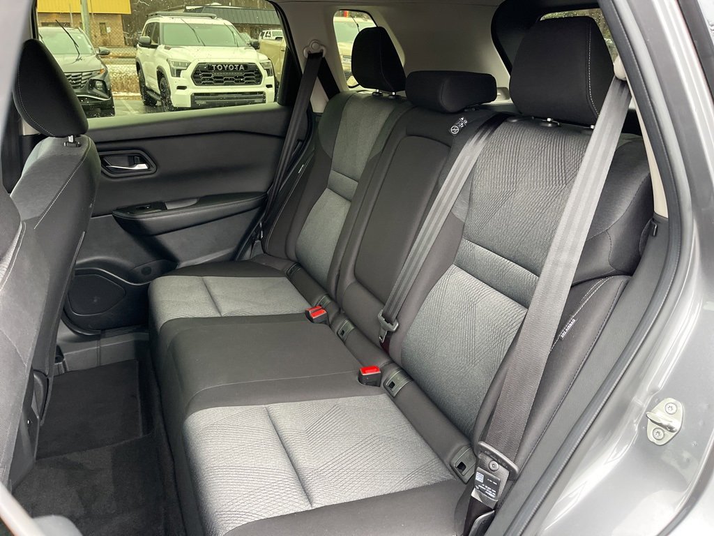 Used 2024 Nissan Rogue SV image 22