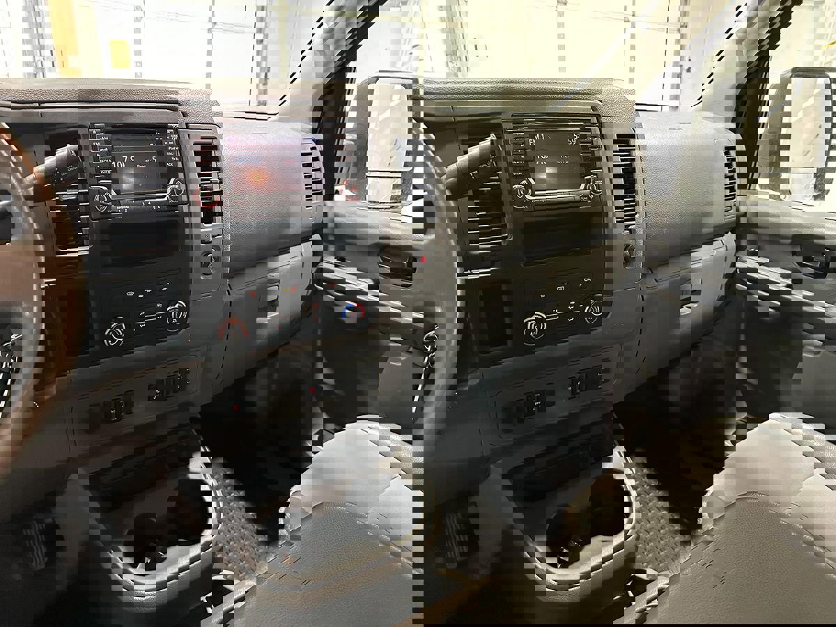 Used 2018 Nissan NV 2500 SV w/ Rear Door Glass Package image 26