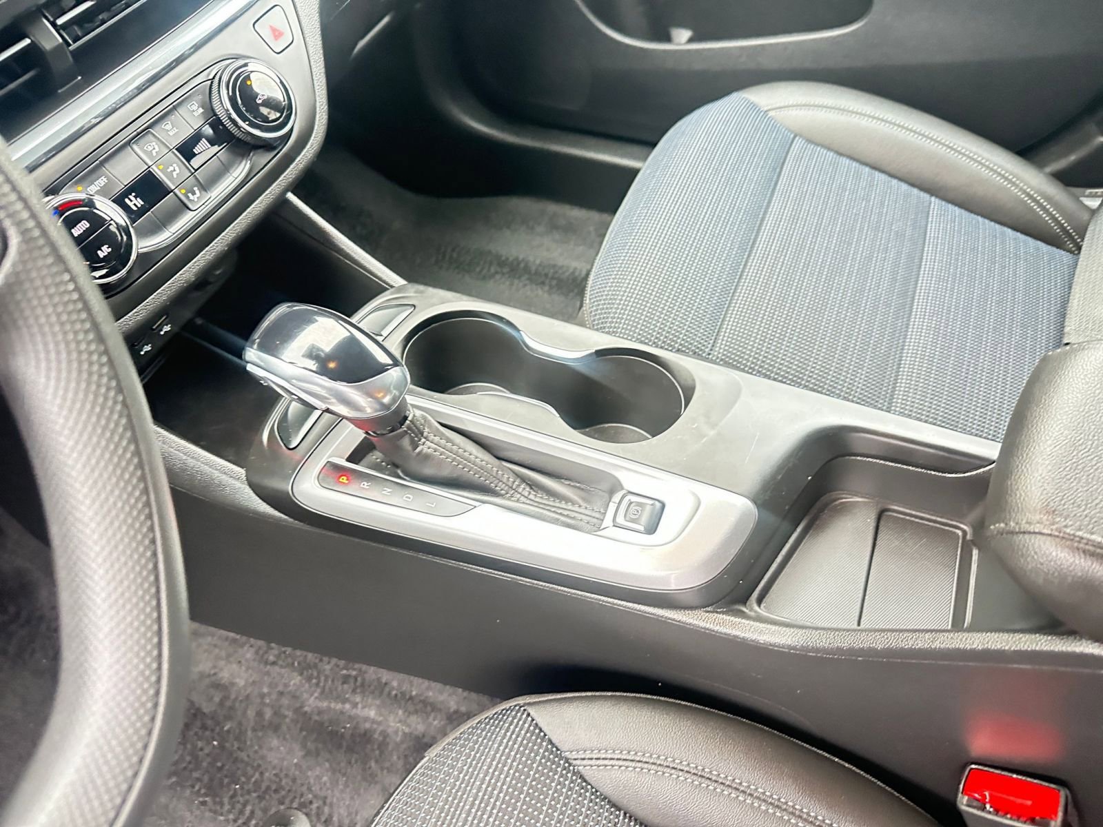 Used 2025 Buick Envista Preferred image 41