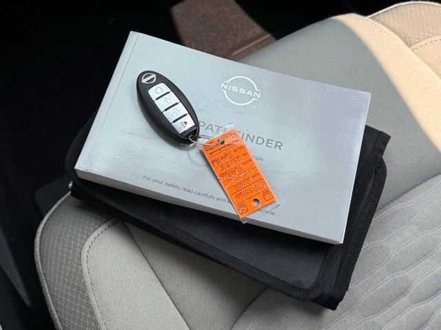 Used 2022 Nissan Pathfinder SV image 32