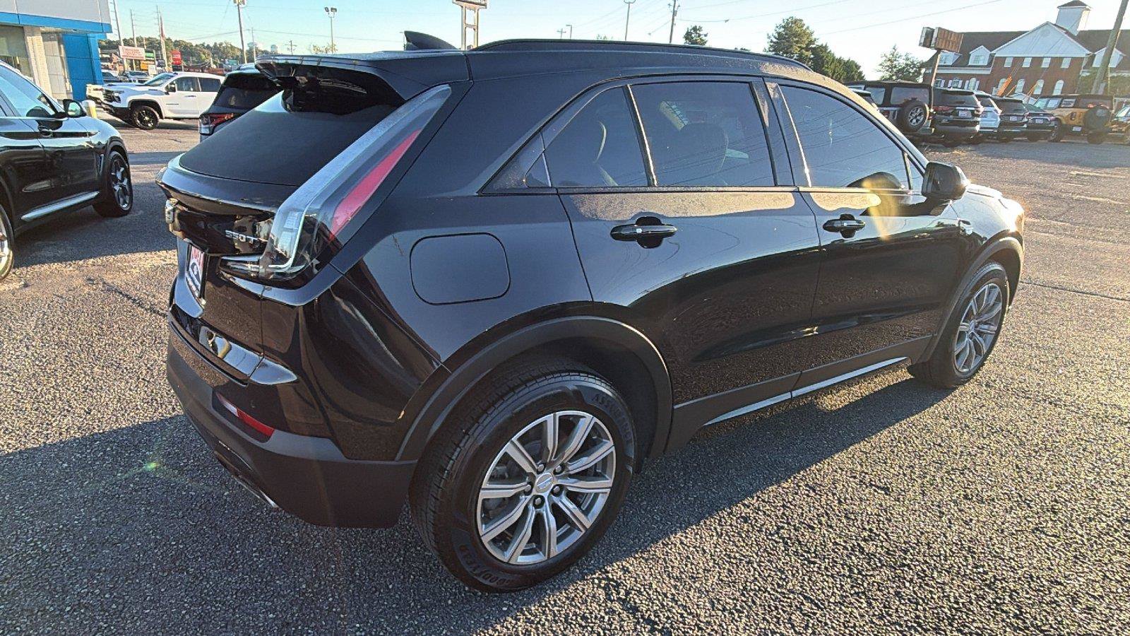 Used 2020 Cadillac XT4 Sport w/ Cold Weather Package FWD image 9