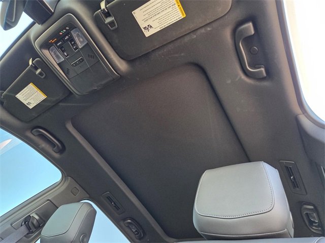 New 2025 Cadillac XT6 Luxury image 21