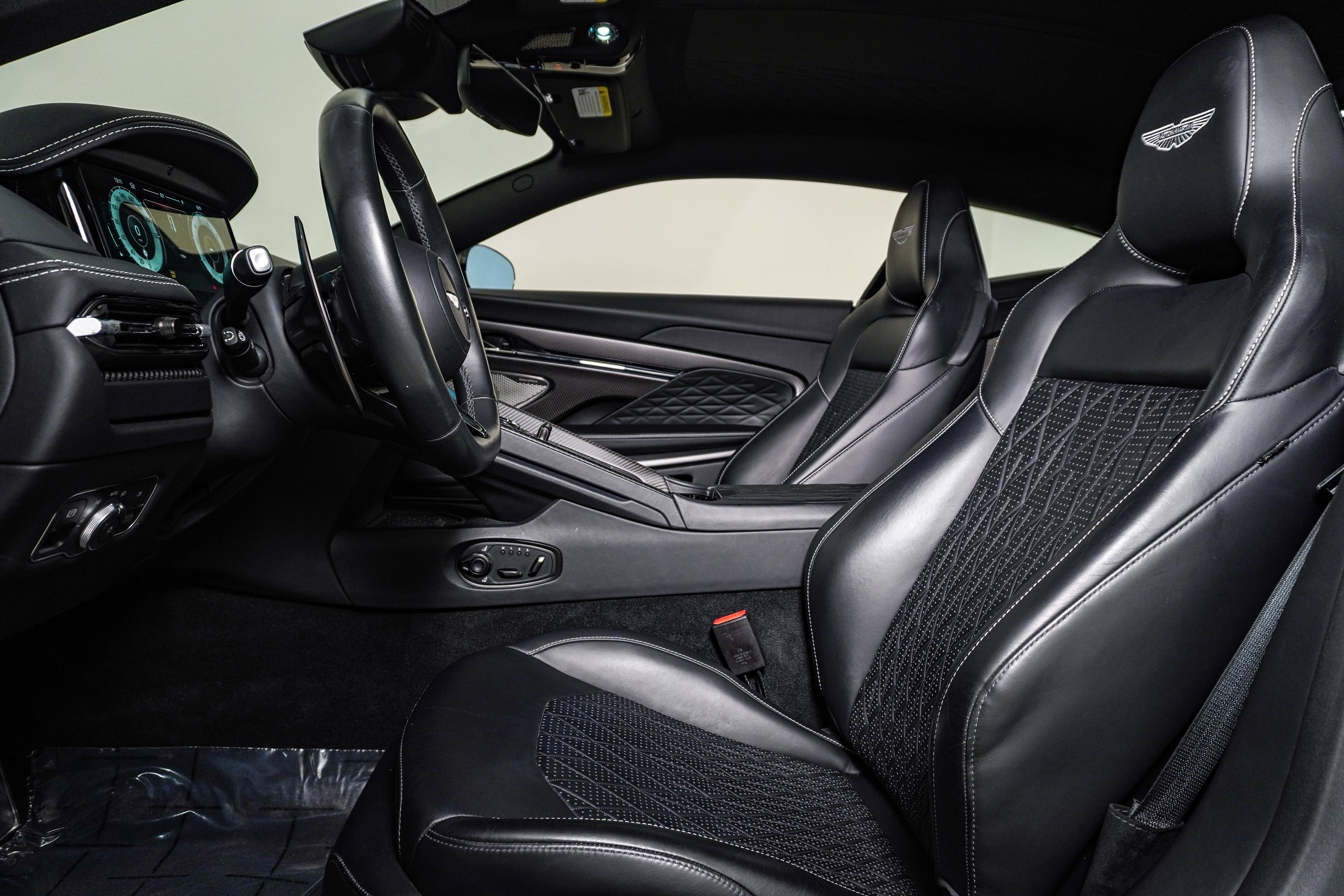 Used 2024 Aston Martin DB12 Coupe RWD image 20