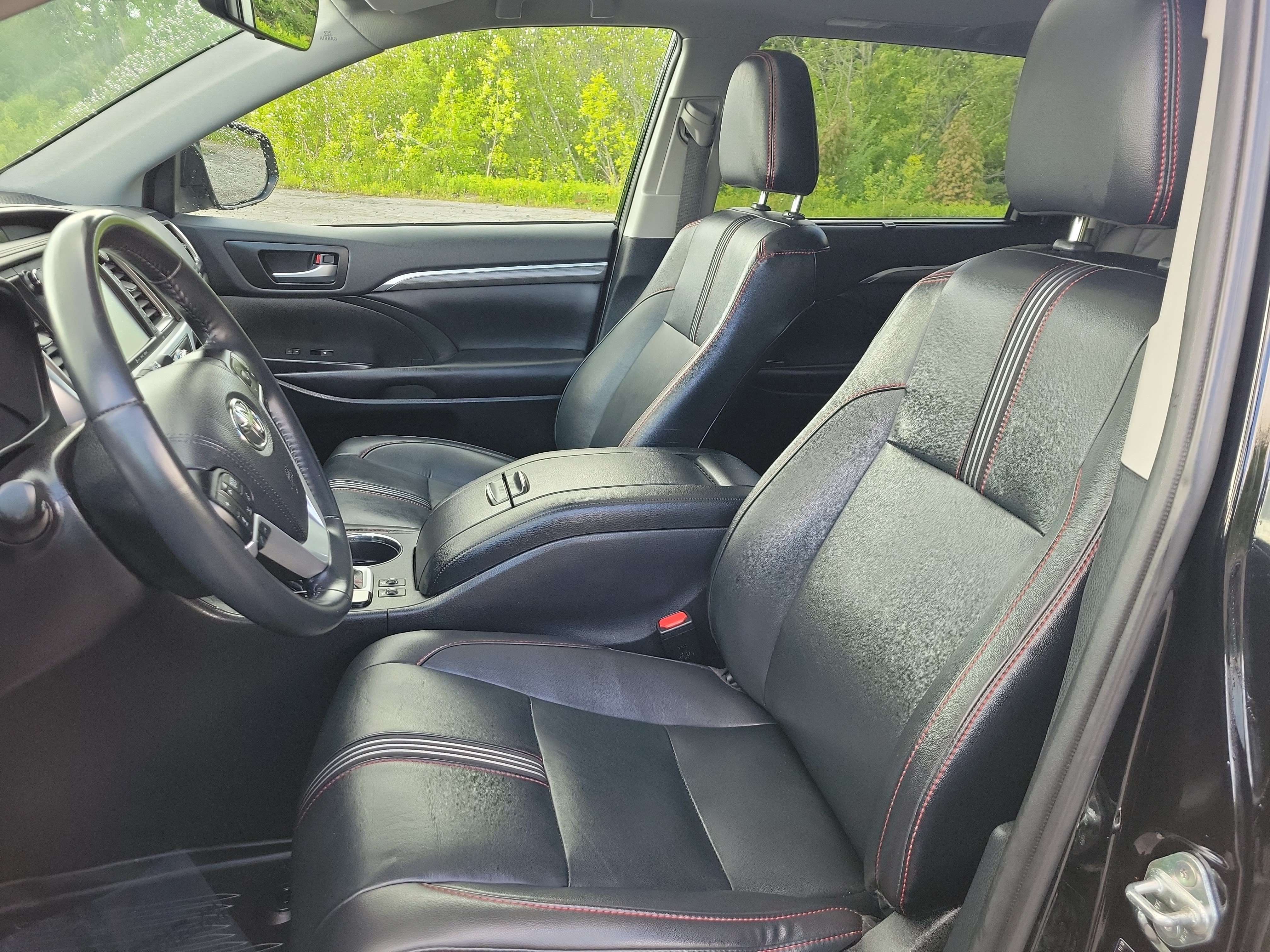 Used 2019 Toyota Highlander SE AWD/4WD image 14