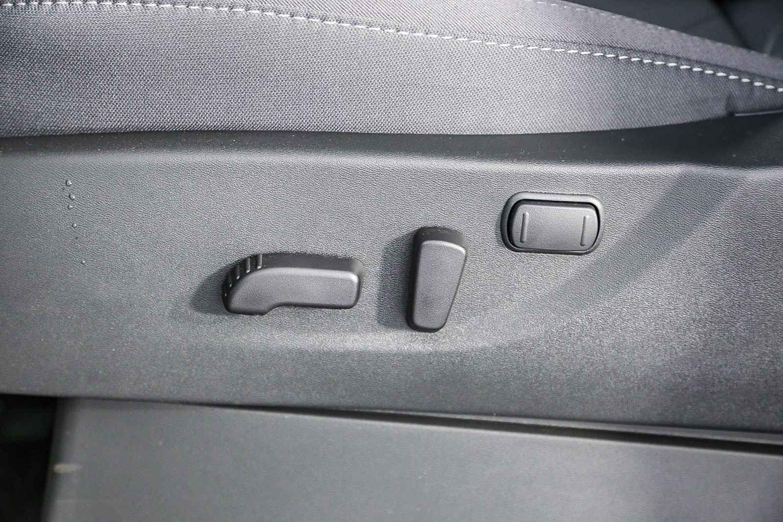 Certified 2025 Nissan Frontier SV image 36